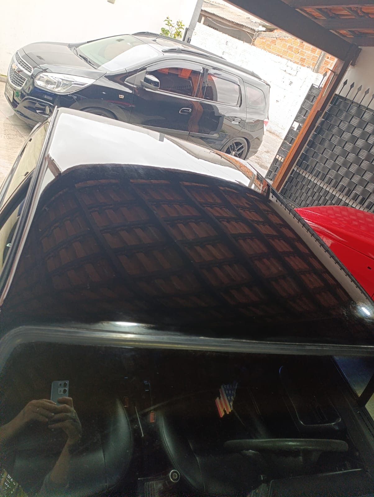 Pintura do veículo depois do espelhamento, com acabamento espelhado