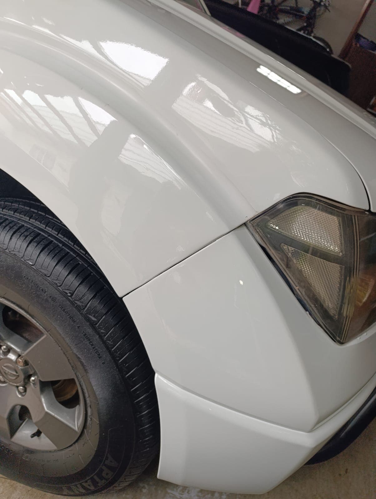 Lataria com acabamento liso e uniforme após retoque de pintura